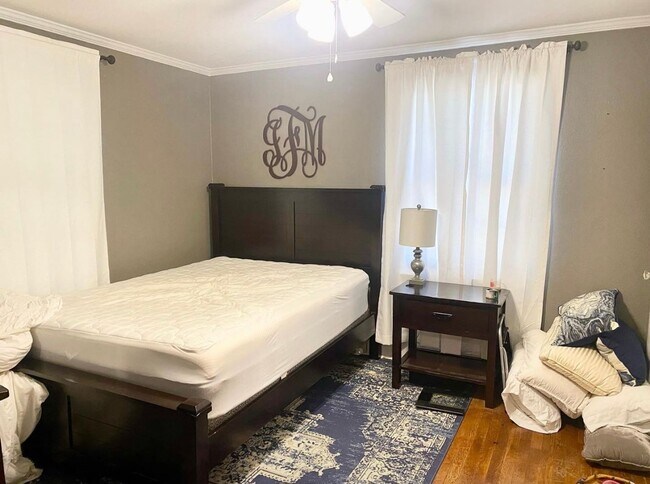 Building Photo - 3 Bedroom 2 bath home on Park Street