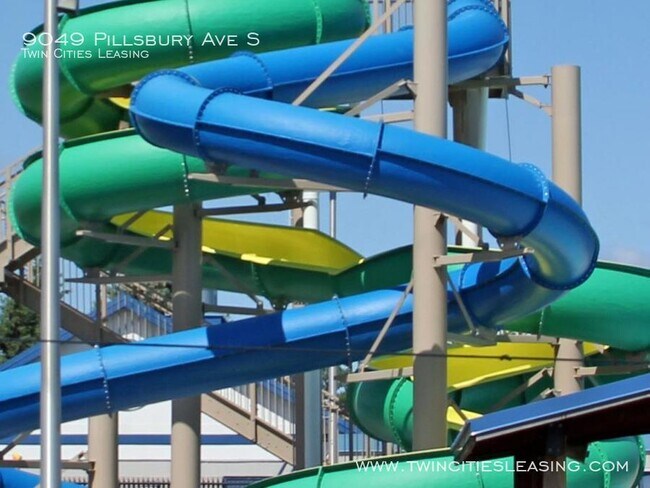 Building Photo - 3 Bedrooms Top Level w/ Full Bath - 2 Car ...