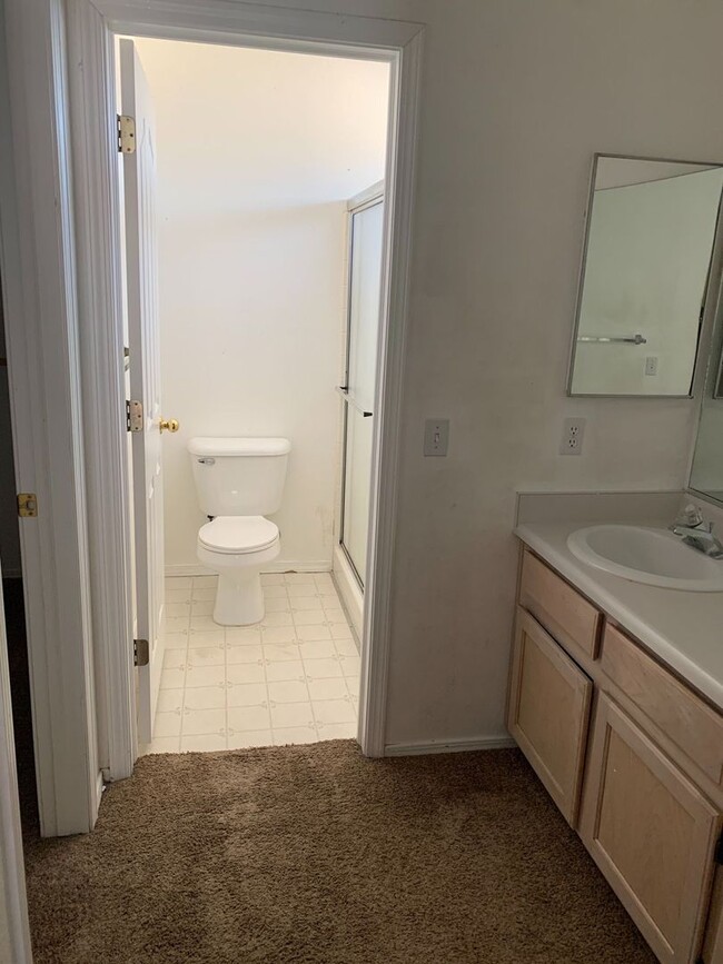 Building Photo - 4 Bedroom - 2 bath - Single Family Home in...