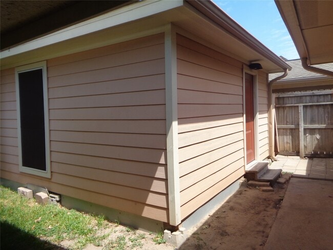 Building Photo - 2045 Western Village Ln