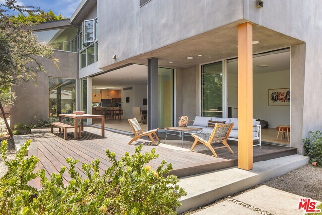 Building Photo - 1407 Oak St