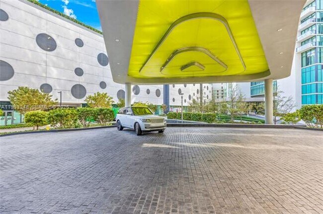 Building Photo - 501 NE 31st St