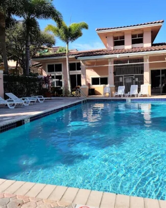 Building Photo - 4812 S Central Blvd