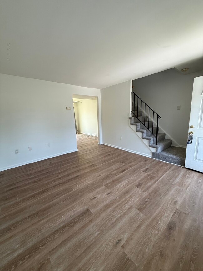 Building Photo - 6407 Continental Dr