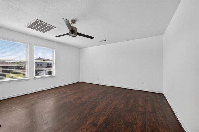Building Photo - 7634 Leonardo Dr