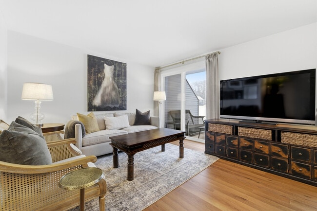 Building Photo - 60 Cinnamon Spring