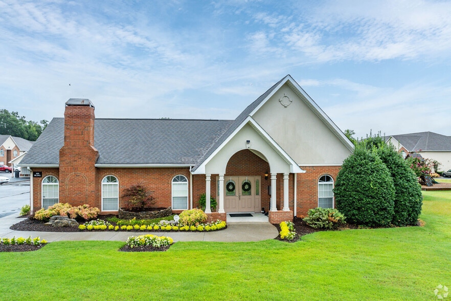 Building Photo - Fountain Brook