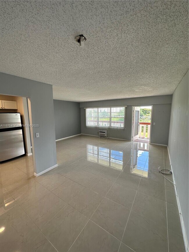 Building Photo - 37 Brighton A