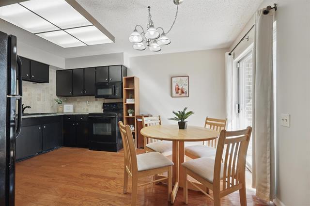 Building Photo - 2700 Stonehaven Ct