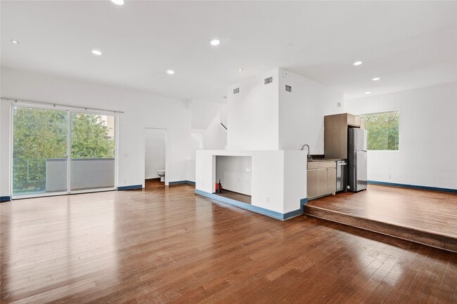 Building Photo - 3910 Austin St