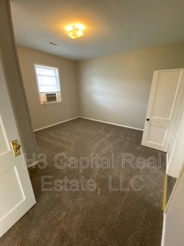 Building Photo - 913 Lee St