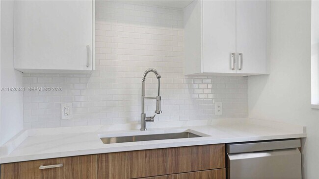 Building Photo - 1119 W Las Olas Blvd