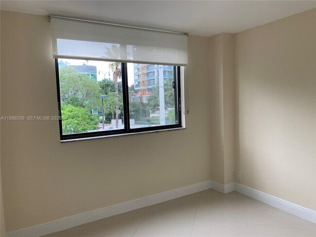 Building Photo - 2715 Tigertail Ave