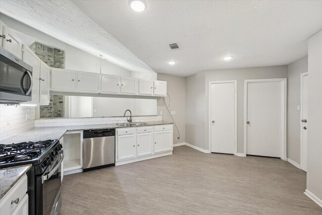 Building Photo - 19822 Winding Branch Dr