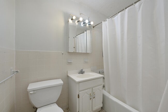 Building Photo - 100 Manhattan Ave