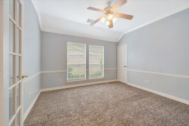 Building Photo - 2421 Baycrest Dr
