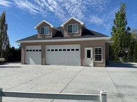 Building Photo - 2547 Canyon Gate Pl