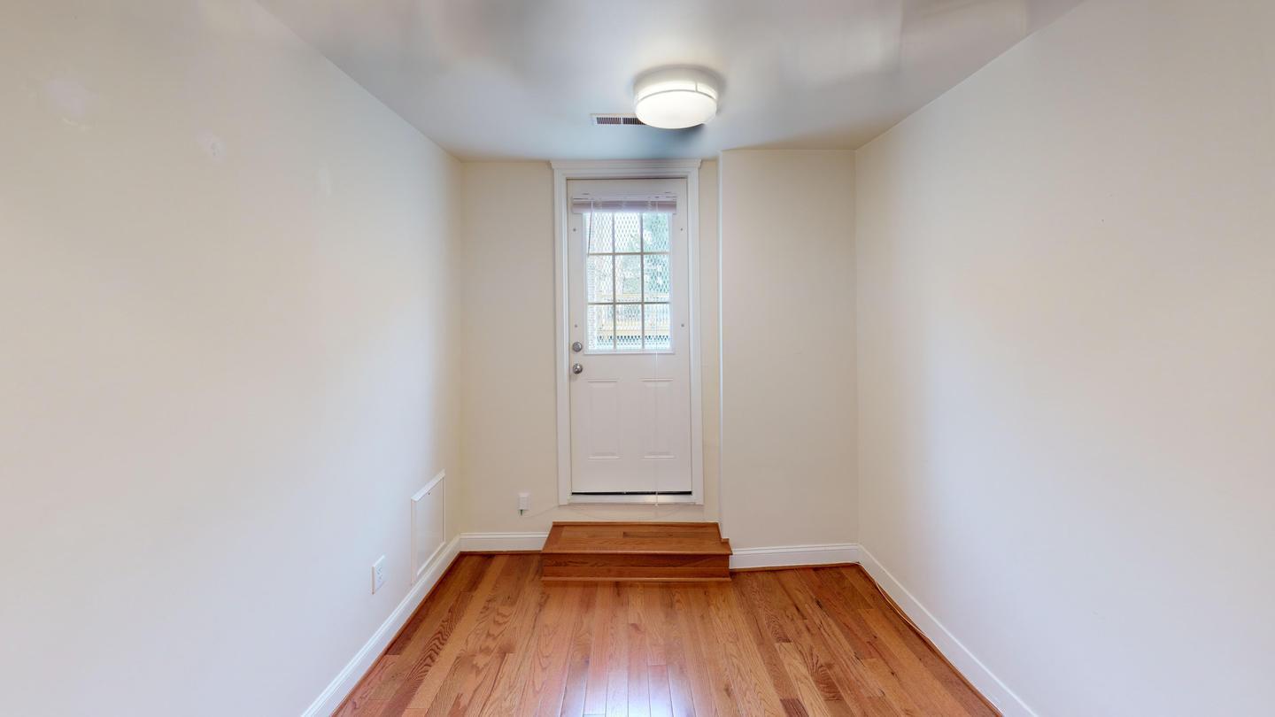 Building Photo - 835 4th St NE