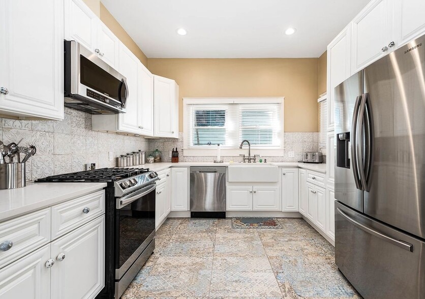 Building Photo - 3811 Avenue O