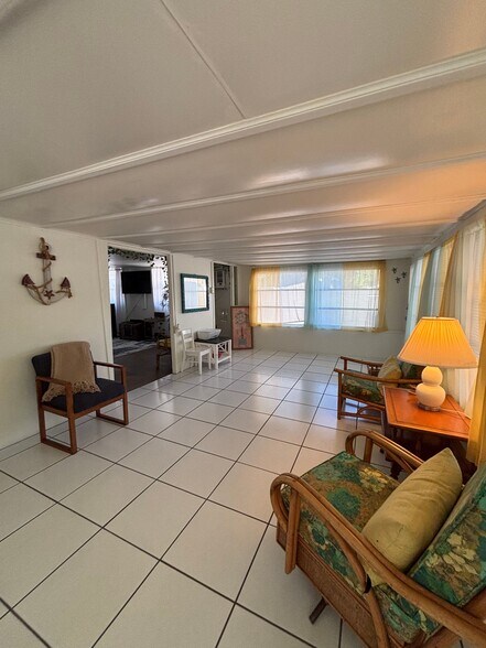 Building Photo - 2 Bed/1 Bath
