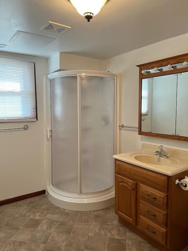 Building Photo - 219 W Market St