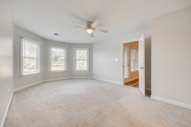 Building Photo - Charming 2 bed 2 bath condo with great water views in gated community in Charlotte on Lake Wylie!