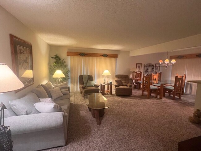Building Photo - 25246 S Glenburn Dr