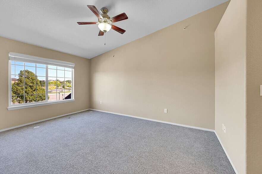Building Photo - 12711 Colorado Blvd