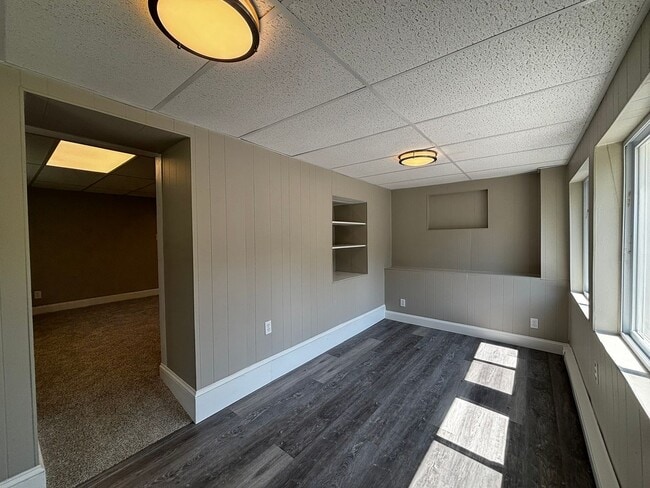 Building Photo - Newly remodeled 3+ bedroom