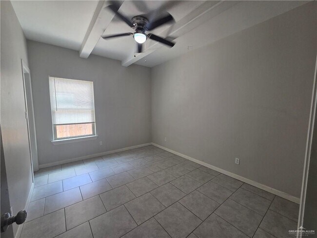 Building Photo - 2009 Garden Ridge Dr