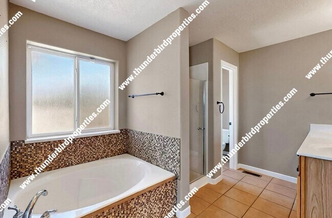 Building Photo - 5 bedroom home in Los Milagros