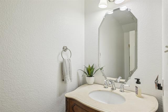 Building Photo - 511 Azalea Dr