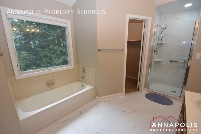 Building Photo - 3144 Stonehenge Dr