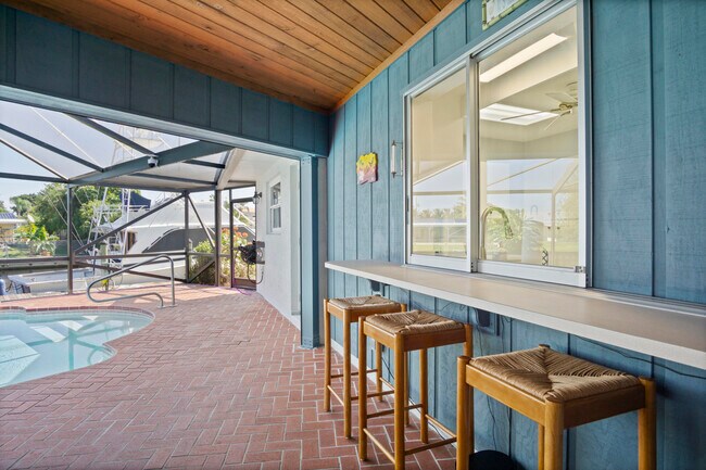 Building Photo - 1360 SW Albatross Way