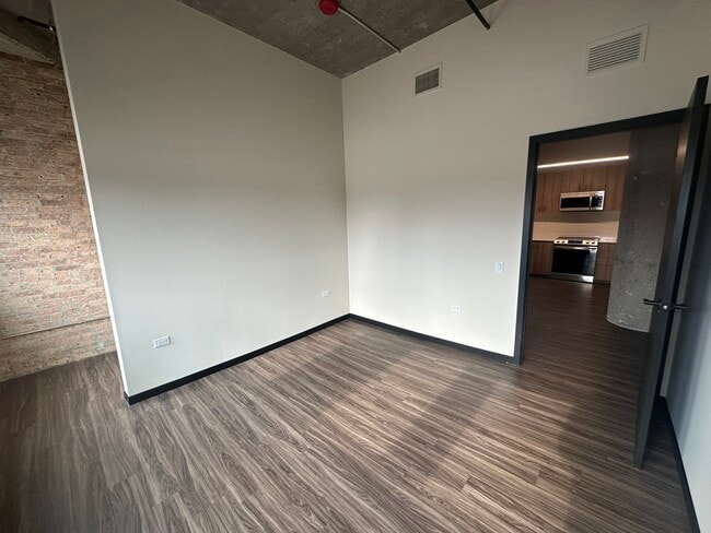 Building Photo - 2032 N Clybourn Ave