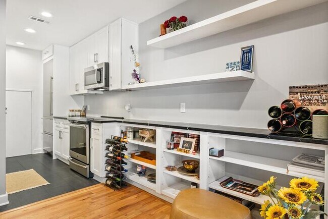 Building Photo - 1710 Summit Pl NW