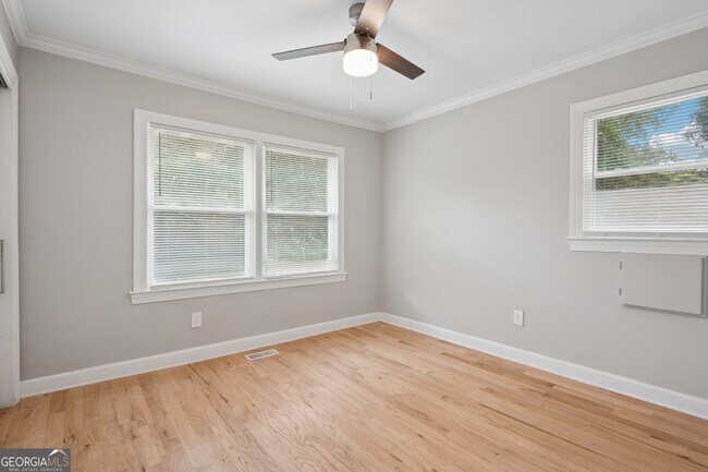 Building Photo - 1335 E Washington Ave