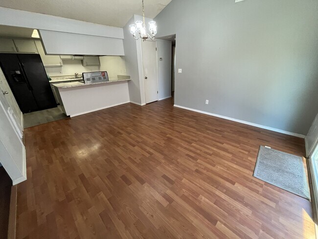 Building Photo - 6936-6936 Sutro Ct