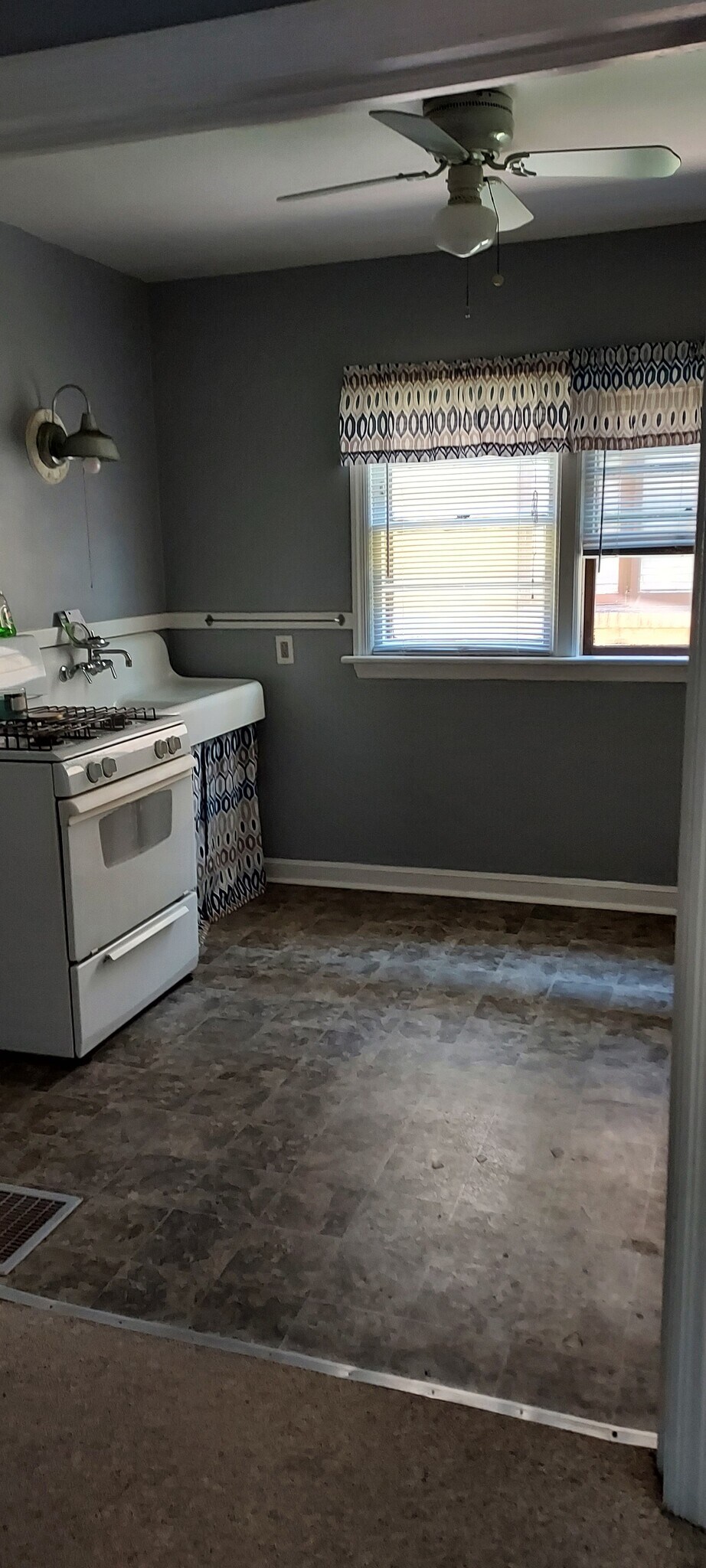 Farmhouse style sink - 2206 8th Ave