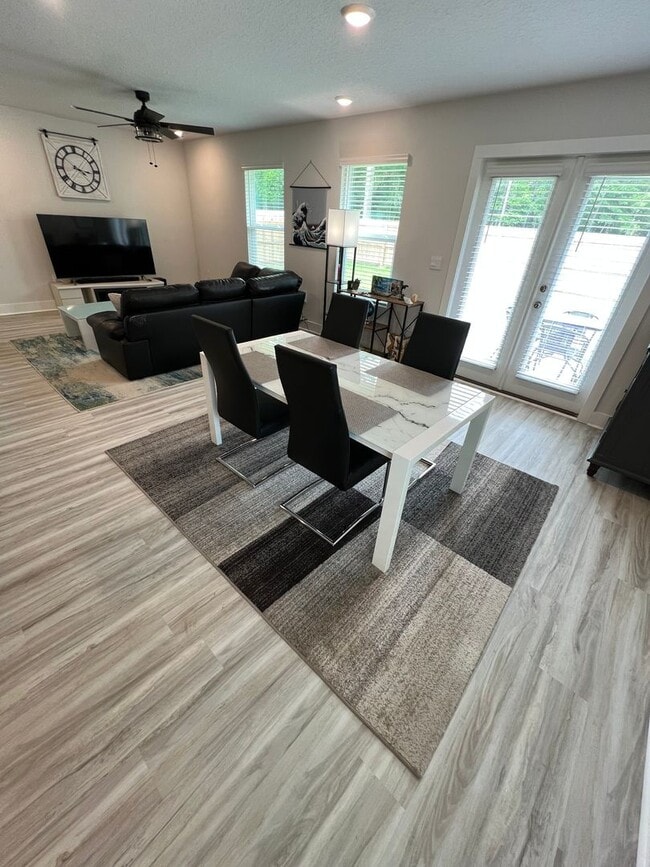 Building Photo - Beautiful 3 Bedroom, 2 Bath Pace Home avai...