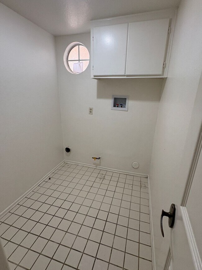 Building Photo - 14333 La Crescenta Ave