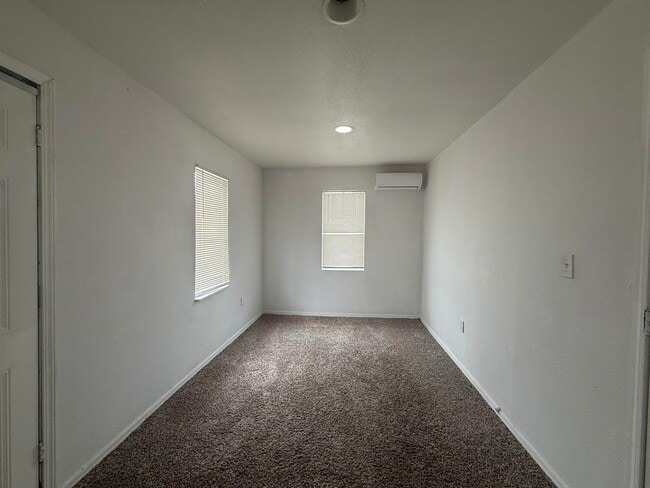 Building Photo - 1321 25th St