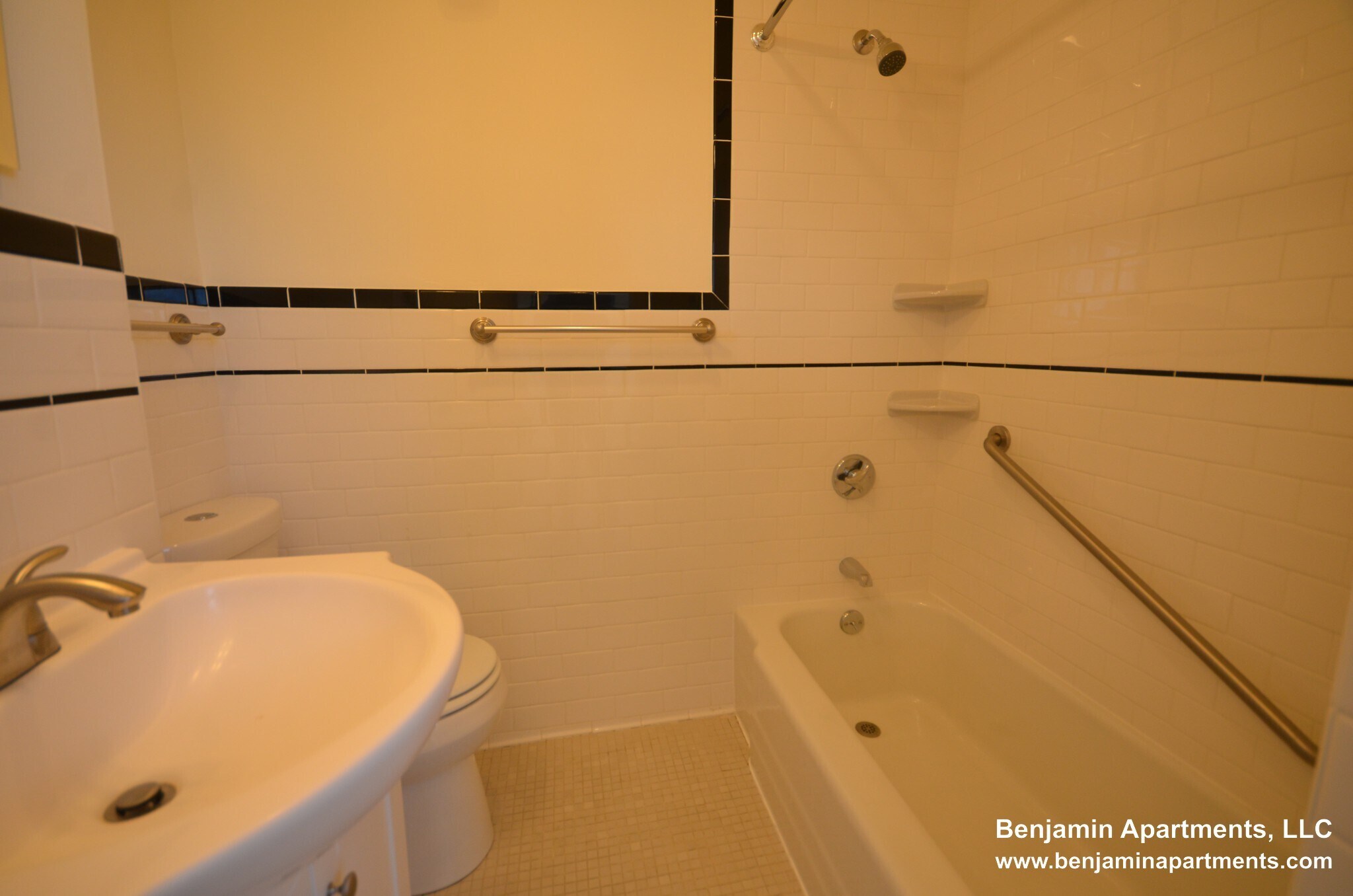 Building Photo - 77 Monmouth St