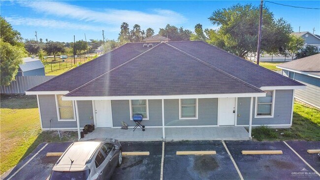 Building Photo - 2901 E de la Rosa Dr