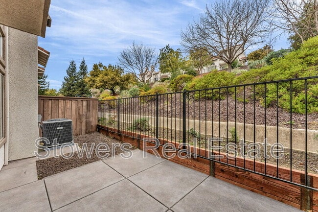 Building Photo - 309 Cam Arroyo