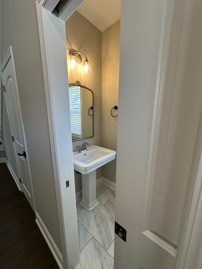 Building Photo - 3 Bed / 2.5 bath Home in Knoxville | Vaulted Ceilings | Gas Fireplace | HOA Community