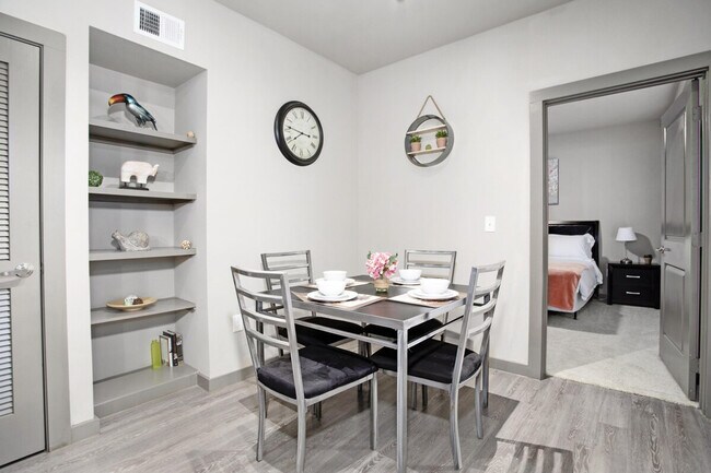 Building Photo - 1905 Canterbury St