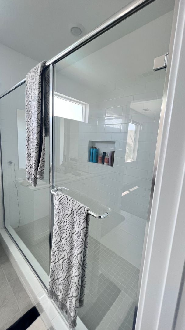 Building Photo - Beautiful furnished 4 bedroom Townhouse!