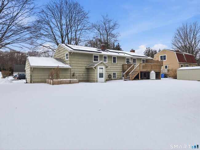 Building Photo - 10 College St