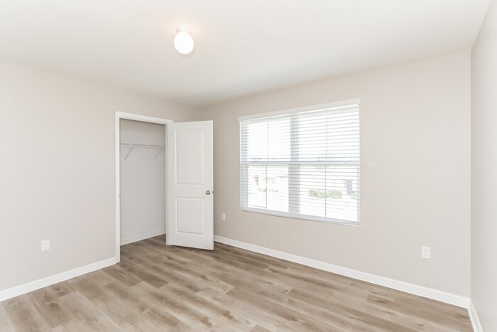 Building Photo - 3221 S Northview Rd